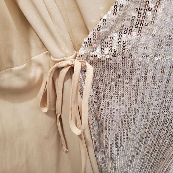 Gold sequince wrap dress - Picture 4 of 7